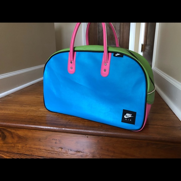 Nike Handbags - Nike weekend bag